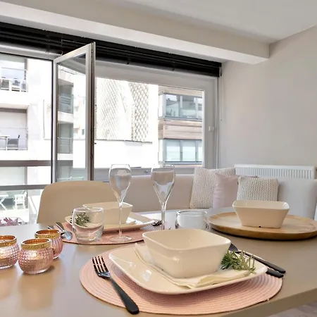 Stunning Renovated Studio On Top Location In T'Zoute 아파트 *